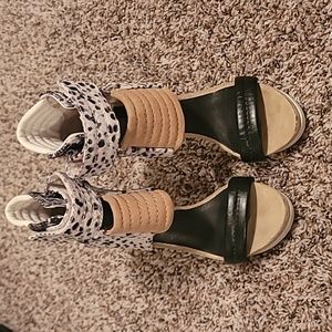Mia limited edition, platform sandal, size 8, black, white and tan
